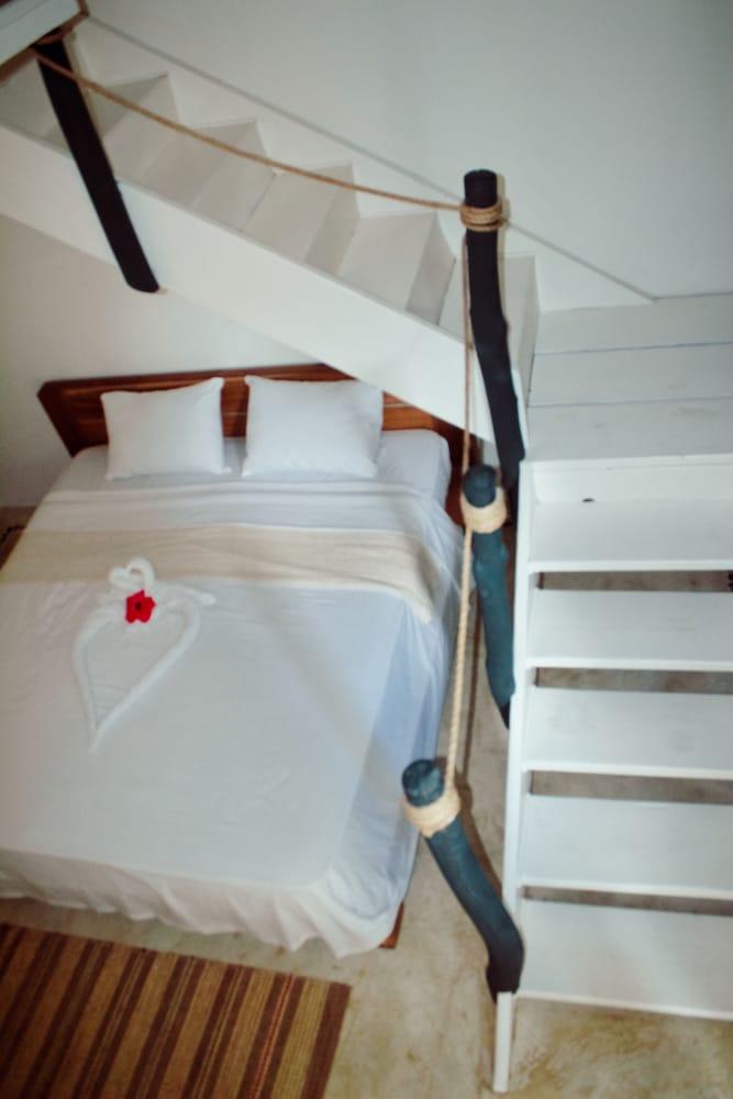 Afreeka Beach Hostel & Music Bar