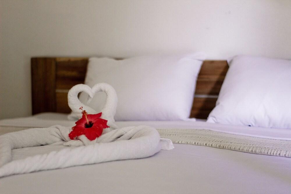 Afreeka Beach Hostel & Music Bar