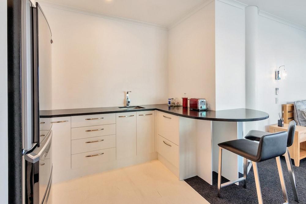 Stunning Harbour & City View Studio