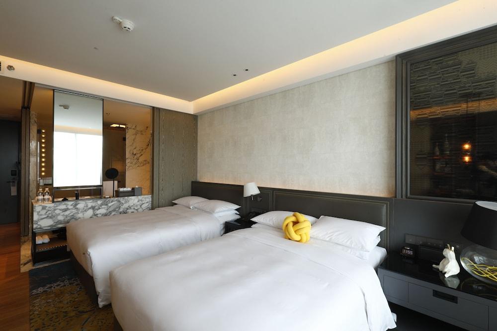 Renaissance Hangzhou Northeast Hotel