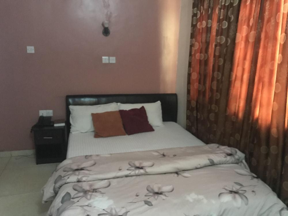 Tripoint Richmond Hotel