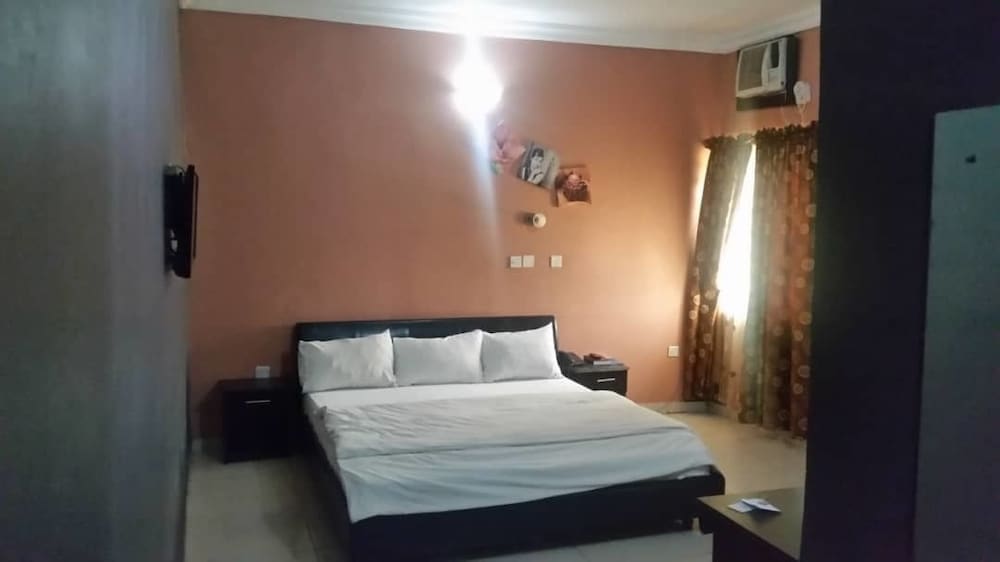 Tripoint Richmond Hotel