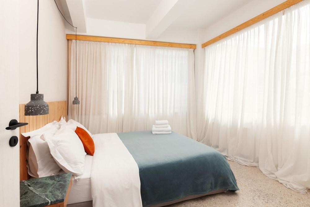 The Marble Suites, PLAKA
