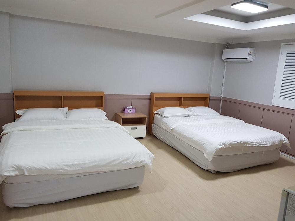 Daegu Dongseongro Gyeong`s Hostel