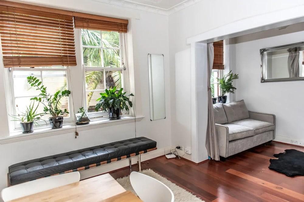 Chic Quiet Apt Close to Everything H404