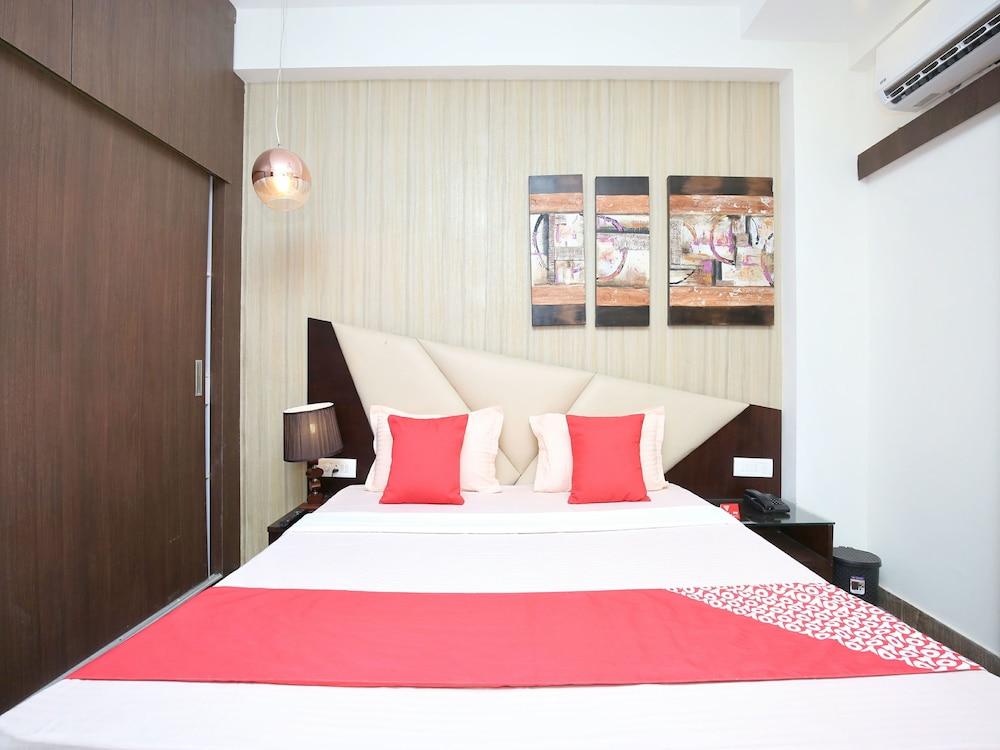 OYO 14186 Royal lake suites