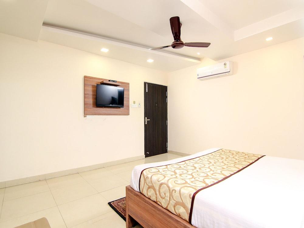 OYO 13932 Hotel Pushpanjali
