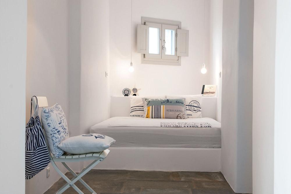 Serifos Houses Diasella