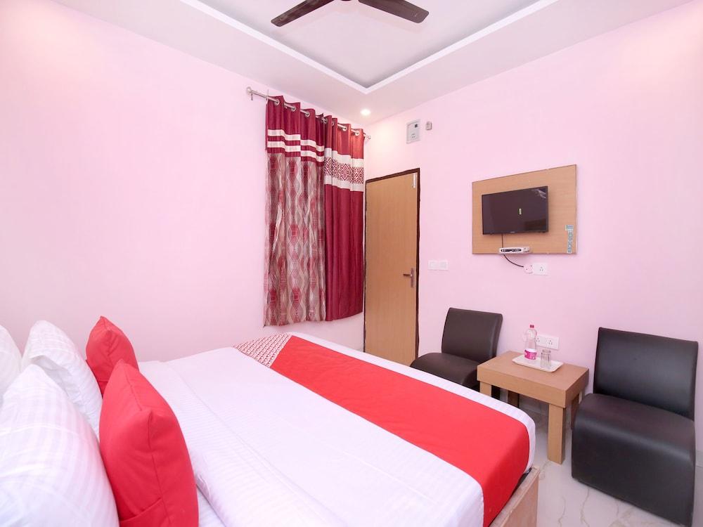 OYO 13119 Hotel Skydeep