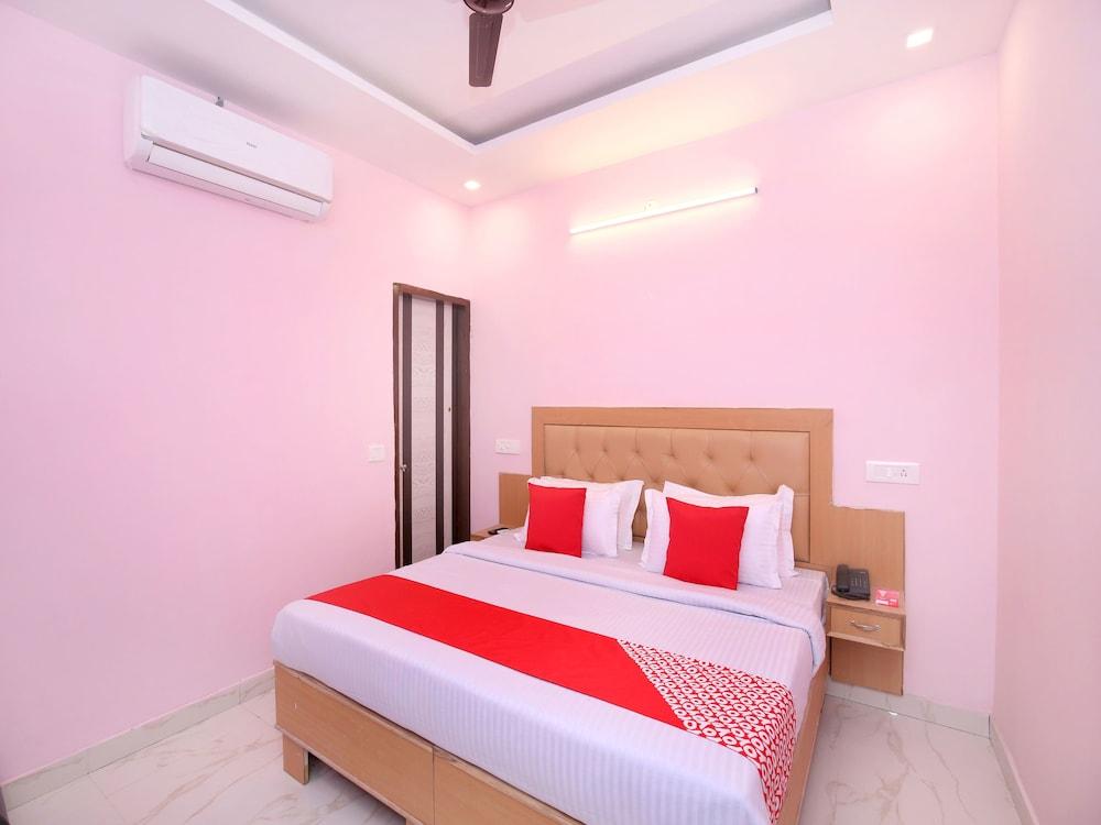 OYO 13119 Hotel Skydeep