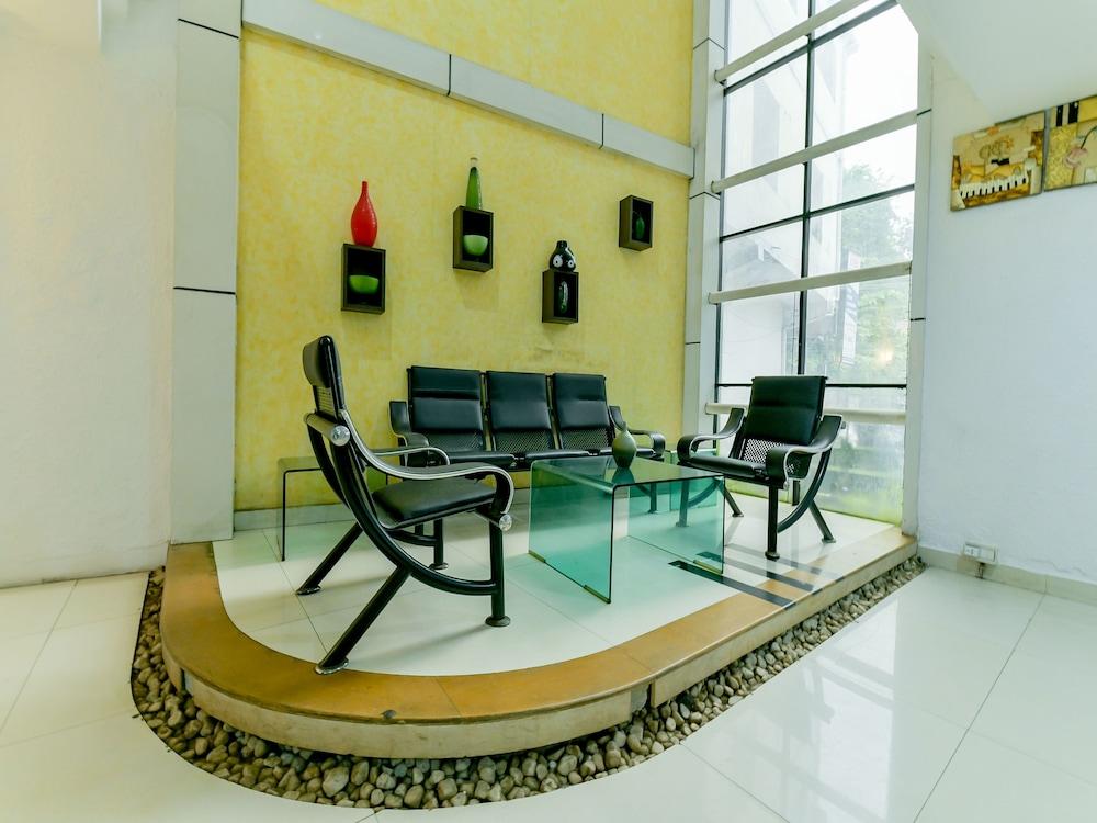 OYO 15426 Picasso Castle