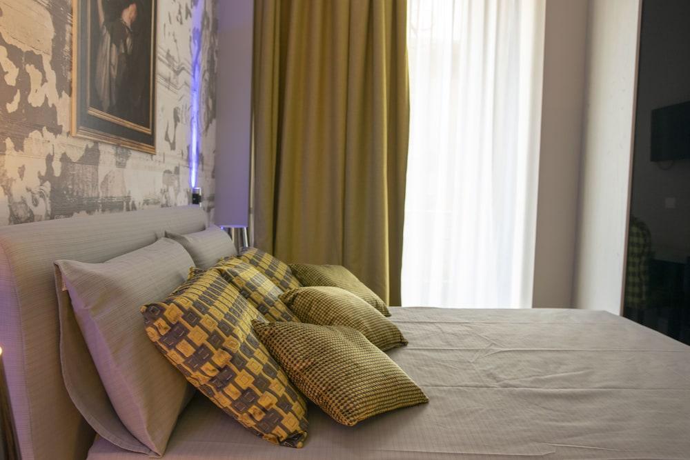 Leone Camere D'Autore