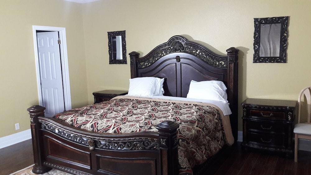 Waters Edge Condo With Boat Slip