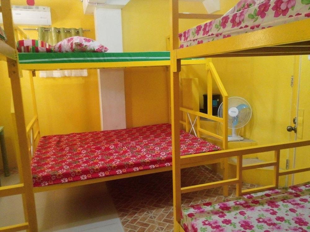 Yellow HOUSE Vacation Rental