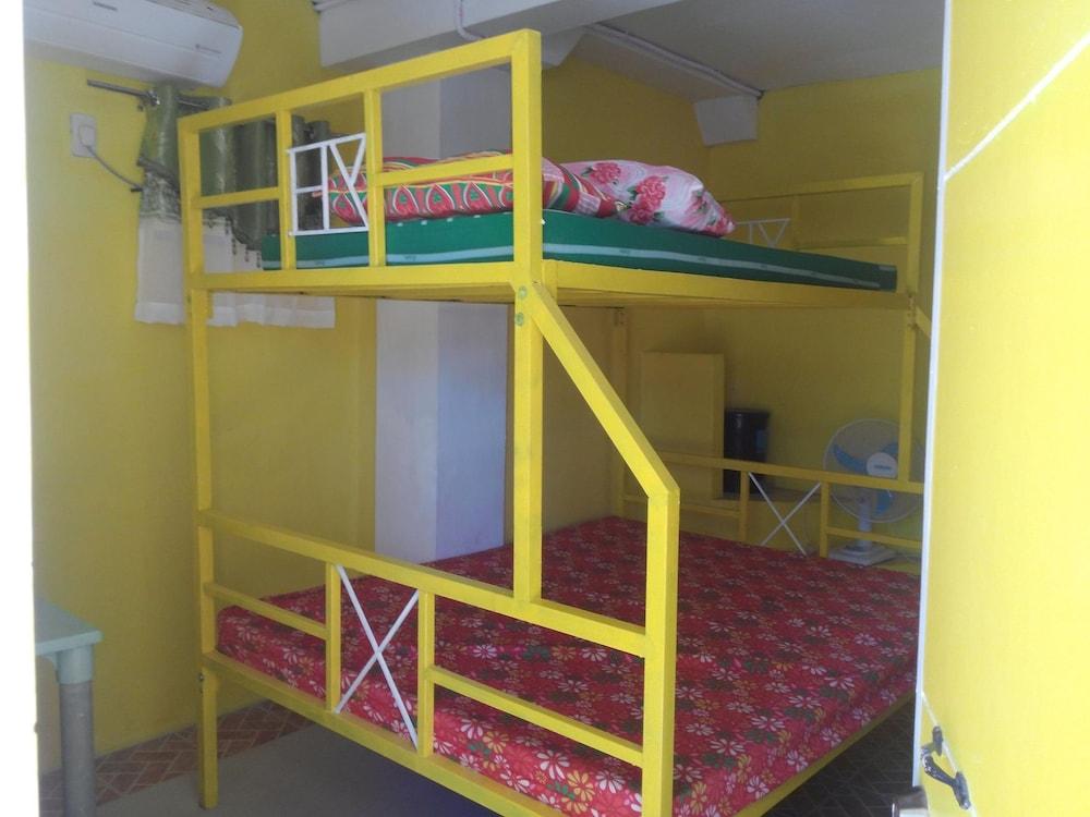 Yellow HOUSE Vacation Rental