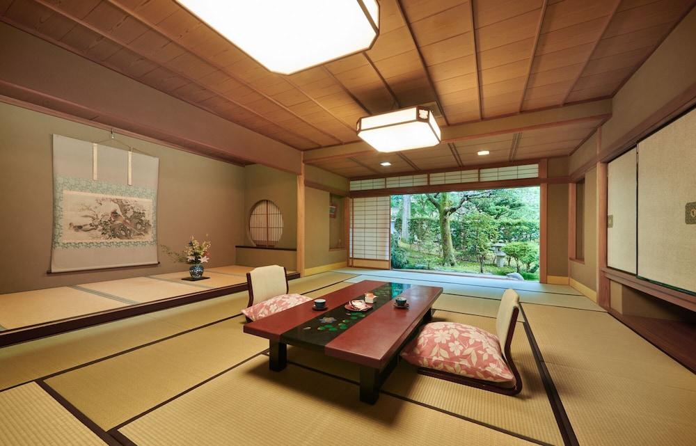 Awazu-Spa Tourist Hotel Kitahachi