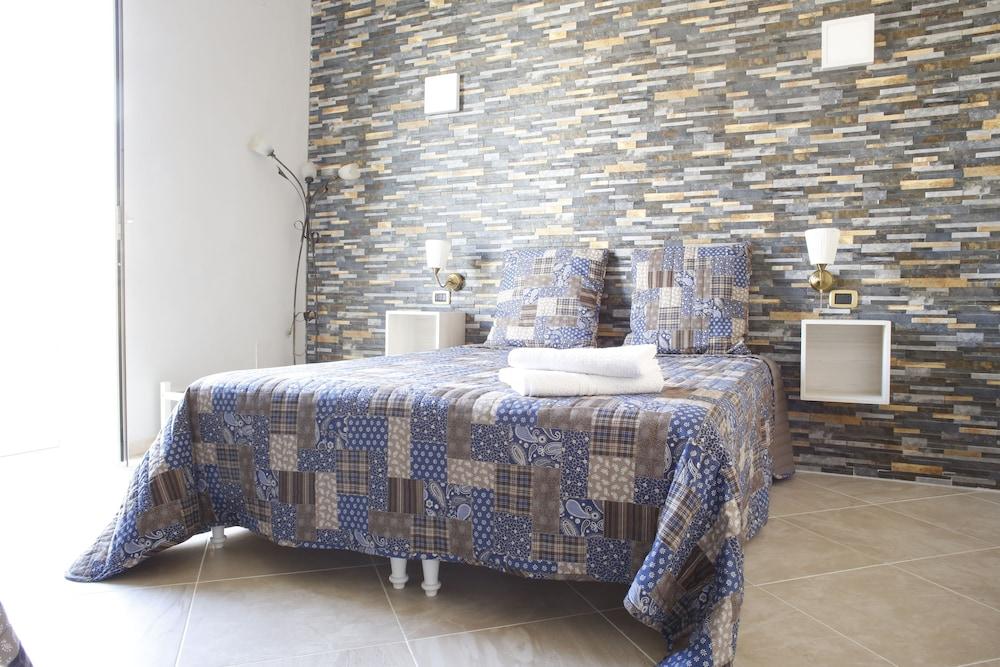 Vegan B&B Cherry Room