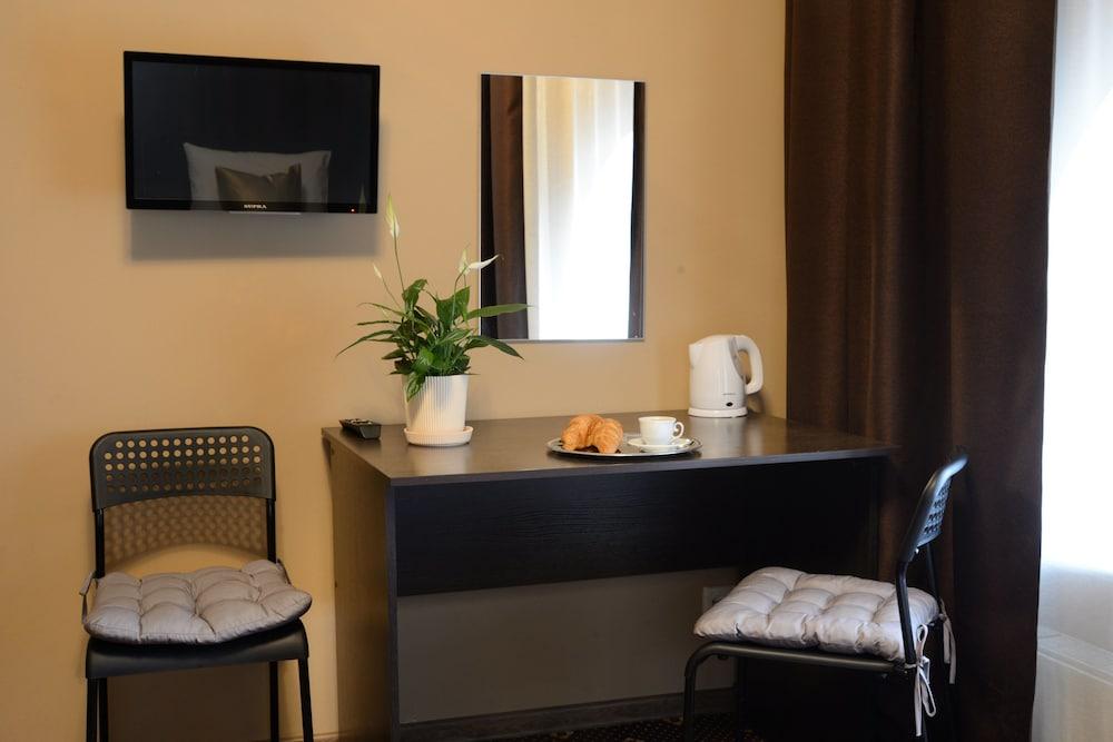 Apelsin Hotel on Park Pobedy