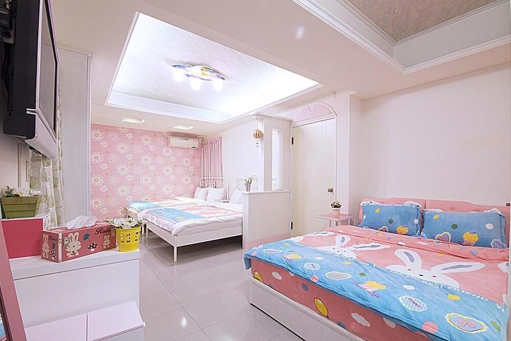 Garden House- Tainan Station