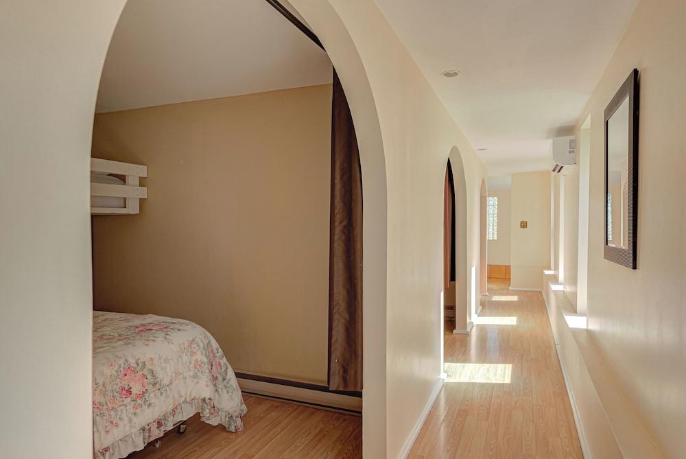 8 bedroom Shamrock Beach Cottage