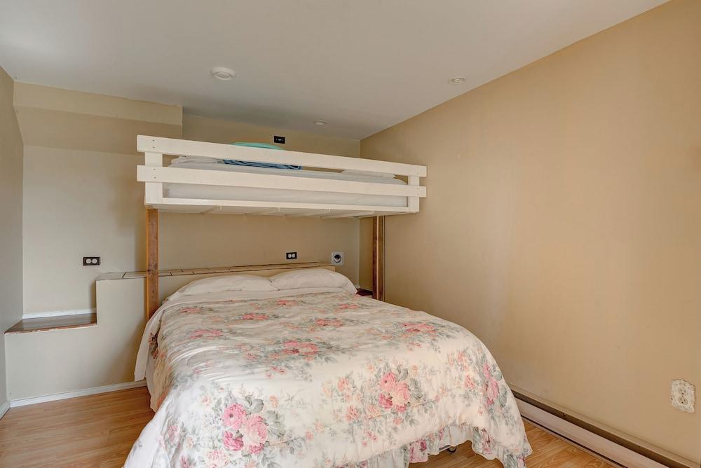 8 bedroom Shamrock Beach Cottage