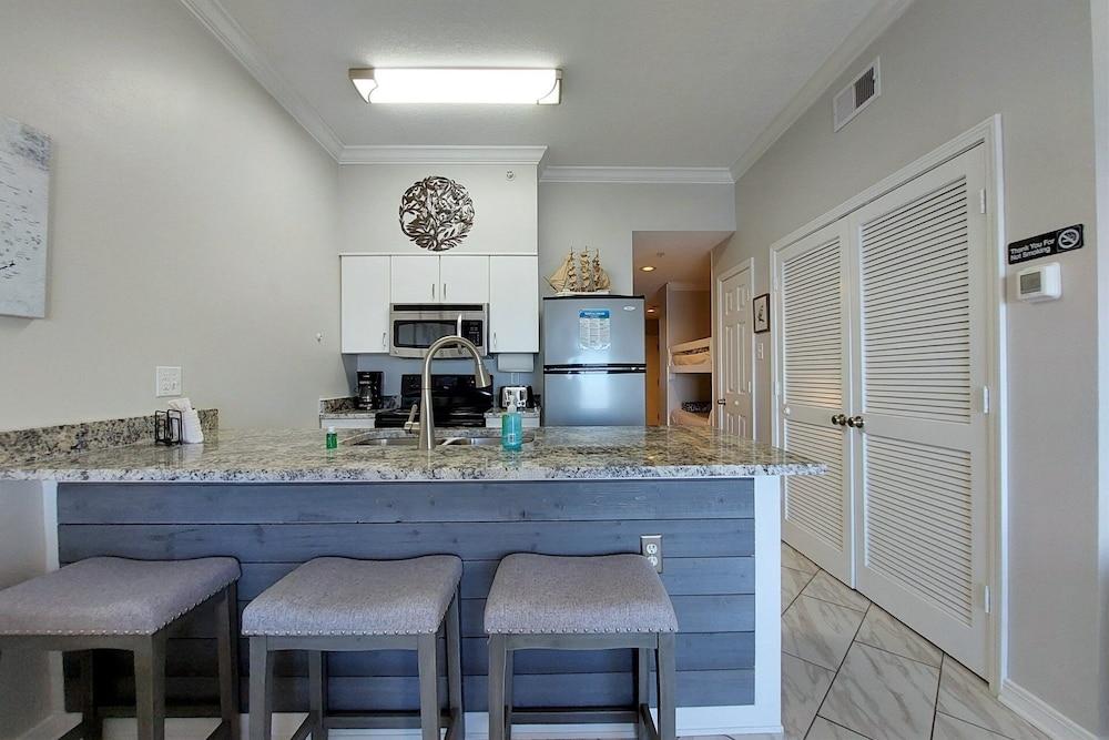 Royal Palms 1306 1 Bedroom Condo by RedAwning