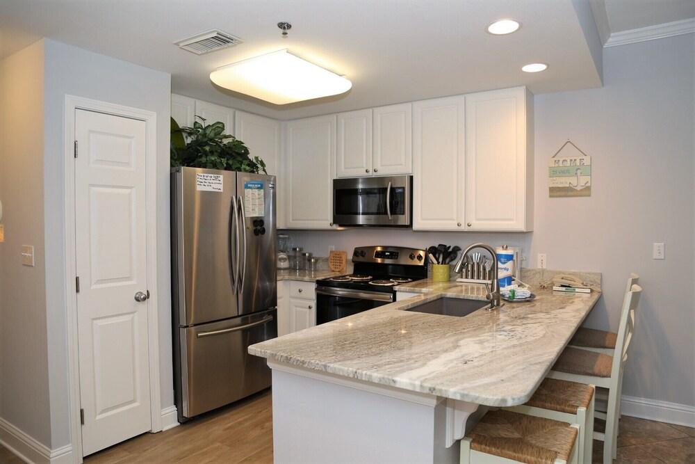 Lighthouse 1017 1 Bedroom Condo by RedAwning