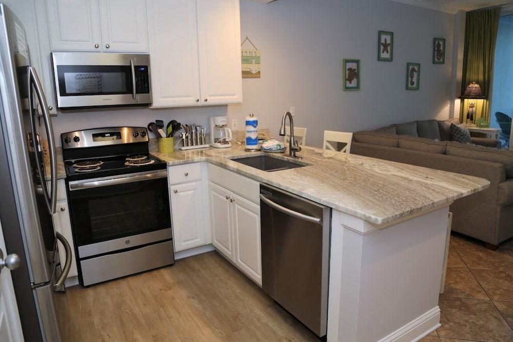 Lighthouse 1017 1 Bedroom Condo by RedAwning