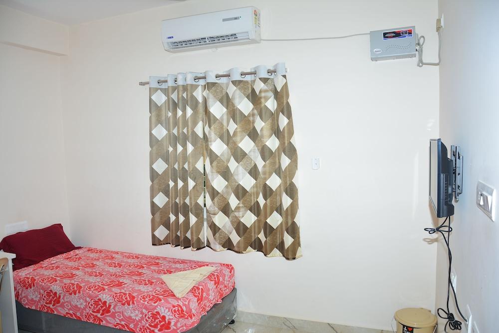 Krish Rooms And Stay