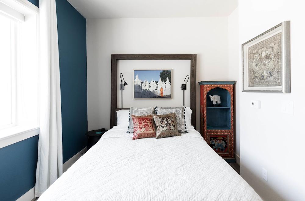 Bishop Arts Hotel by Qresorts.