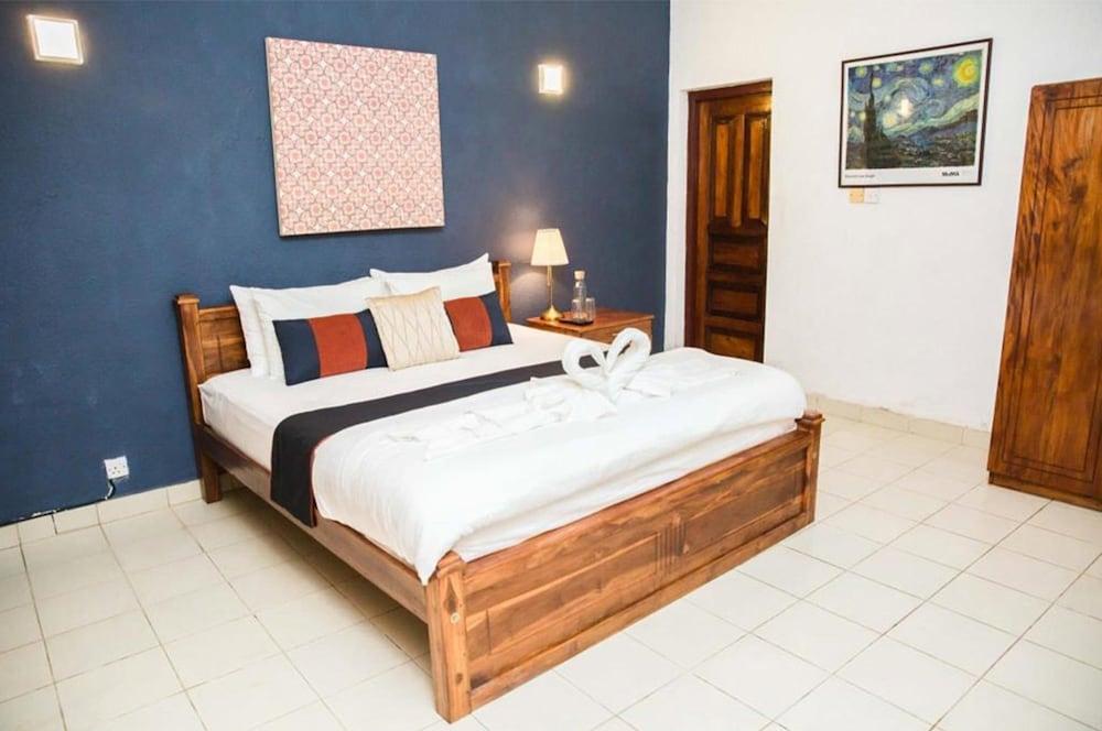 Blue Sky Holiday Hotel