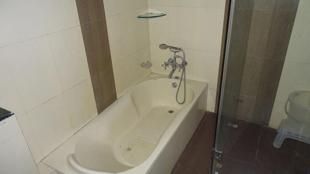 Hotel Diplomat Residency