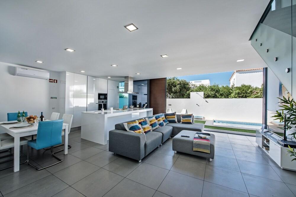 Villa Toranja by MarsAlgarve