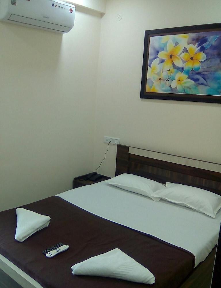 Neelisha River Front Inn