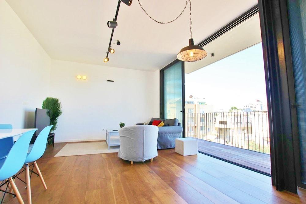 Hilton Beach new Spectacular 2BR Terrace