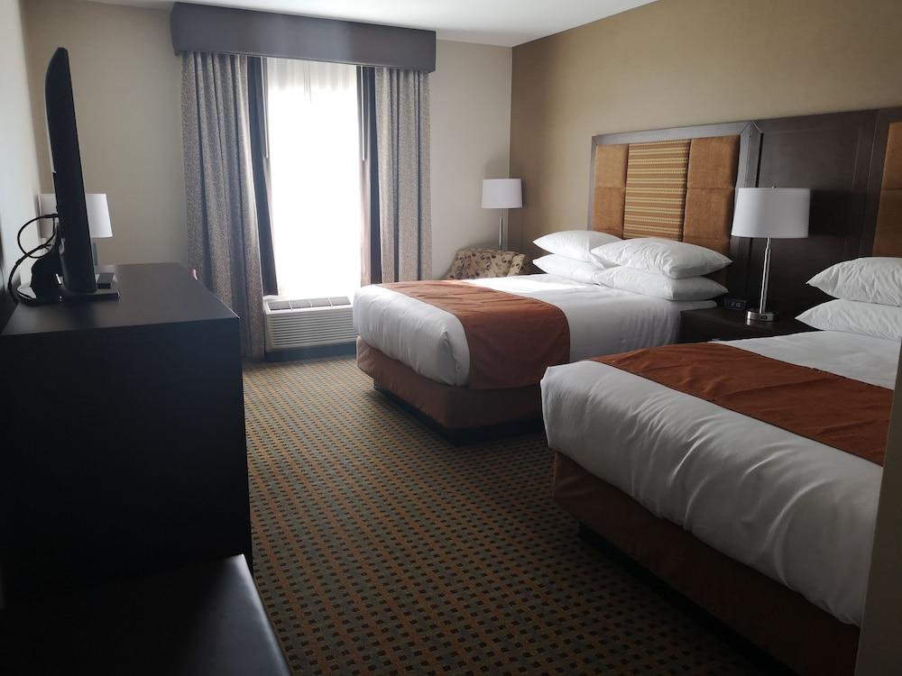 Best Western Plus Hinton Inn & Suites