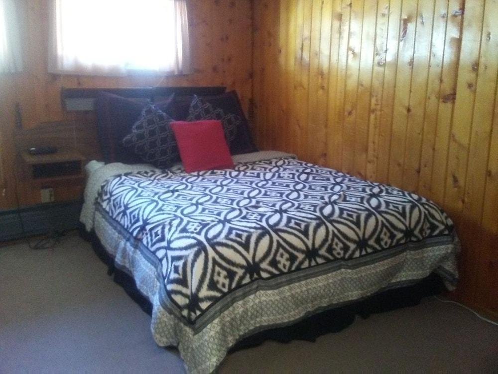 Riverside Lodge & Retreat