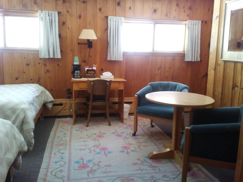 Riverside Lodge & Retreat