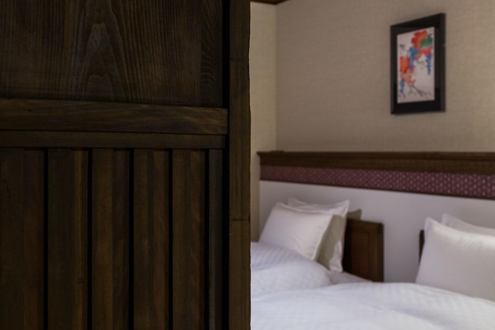 Kyoisuke Mukadeyacho Otonari