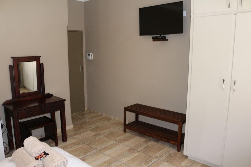 Hummingbirds Nest Guesthouse