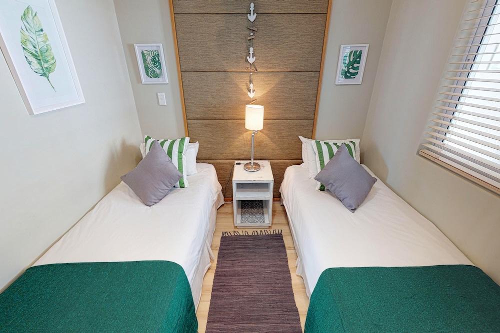 Luxury on the Beach, Lagoon Beach