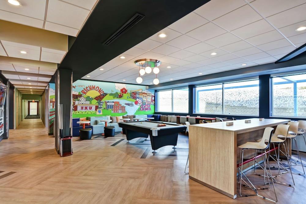 Tru by Hilton Richmond