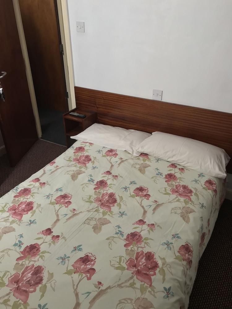 Gosfield House Hotel