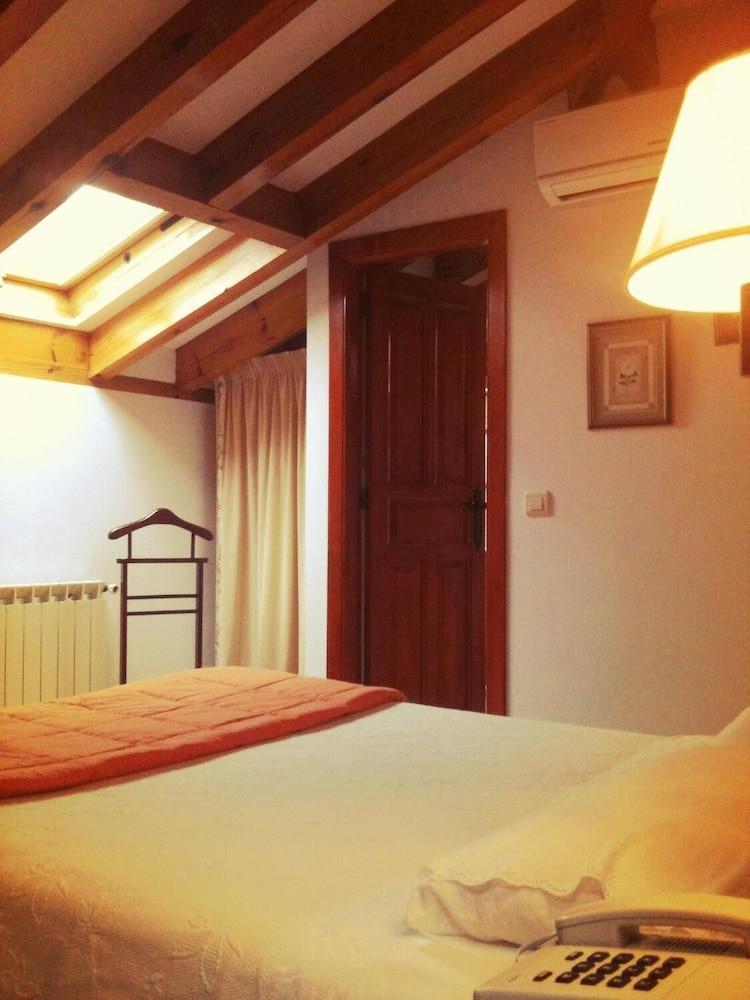 Hotel Rural La Casa de Pasarón