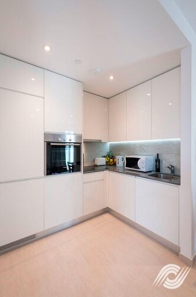 Bentley Holiday Apartments - West One