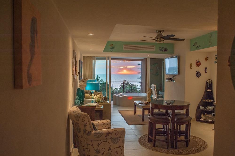 Grand Venetian Condominium