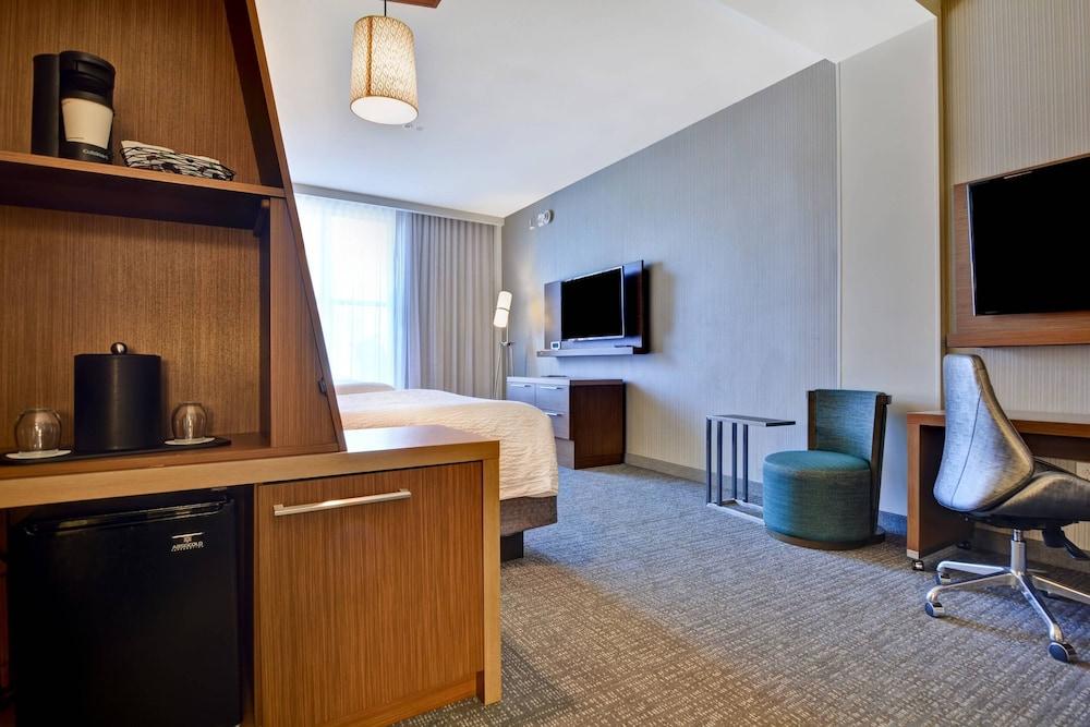 Courtyard by Marriott Jackson Madison