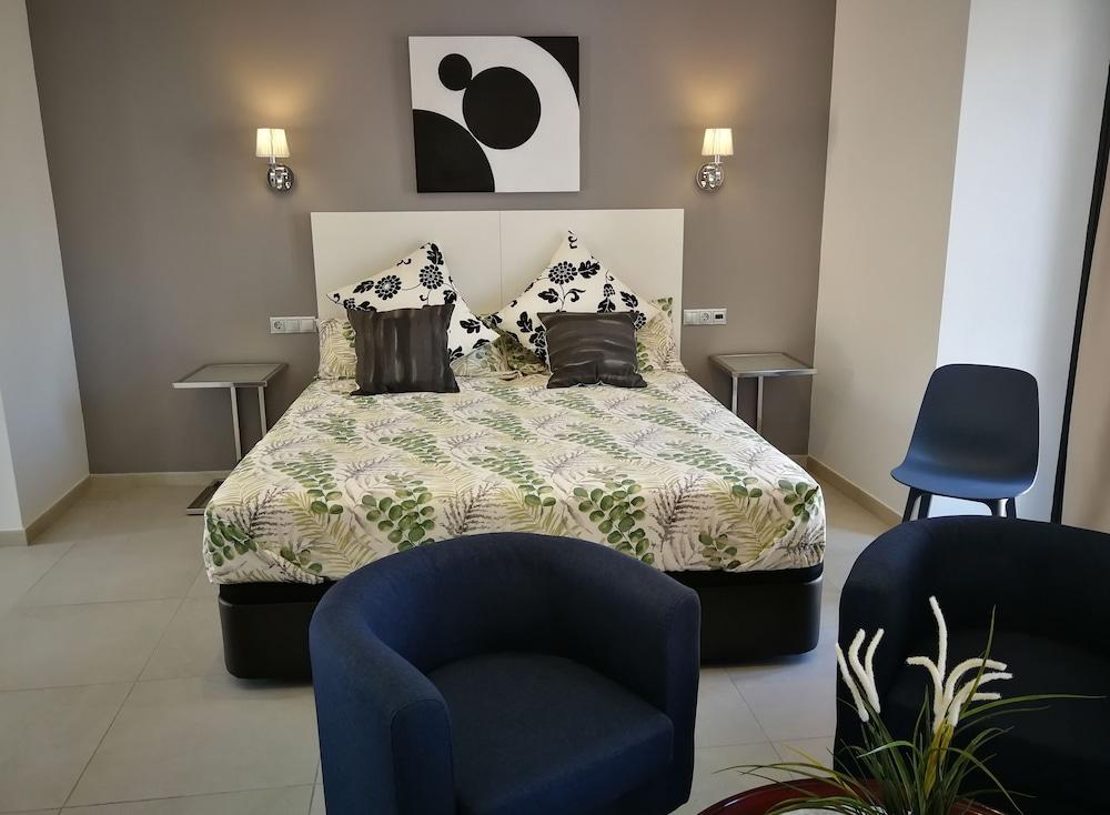 Patio de la Escalera, Santiago