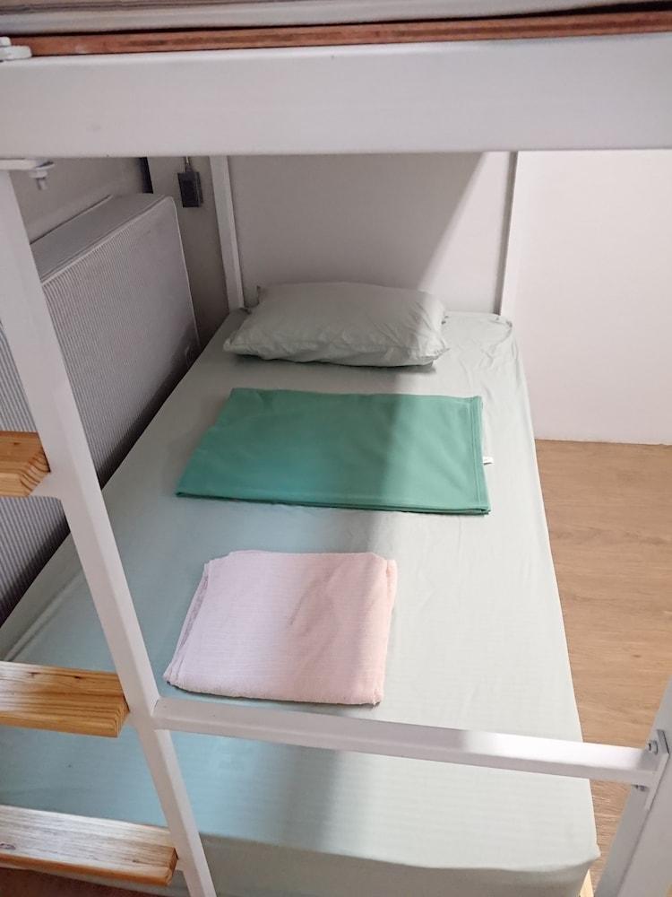 Hybrit Hostel & Cafe