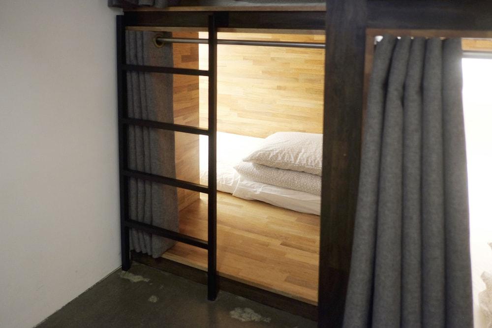 The Cube Hotel - Hostel